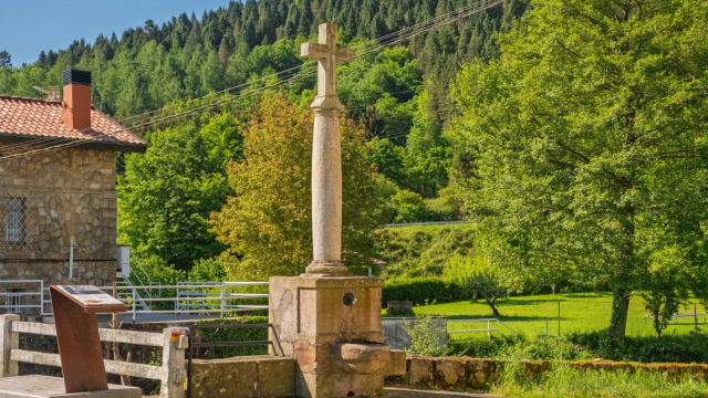 Cruz de Término y Fuente de Uribarrena